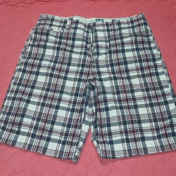 Men's plaid shorts by American Eagle Outffiters. Sz. 36 - Picture 1 of 4